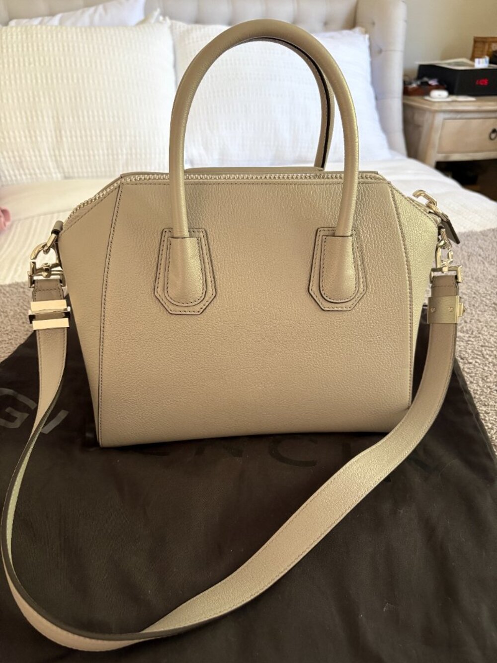 Givenchy Antigona Women's Hand Bag - Picture 4 of 16